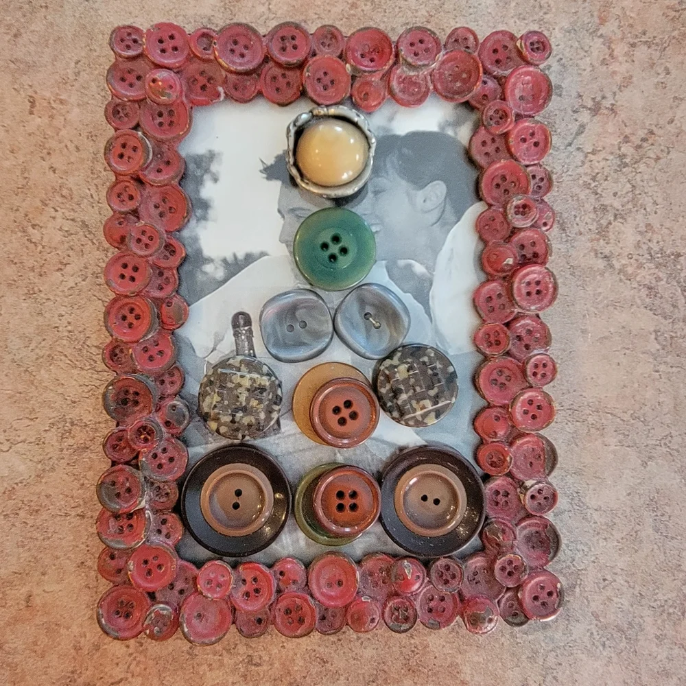 Red Button Metal Picture Frame ~ Rustic ~ Farmhouse ~ Cottage ~ est 5x7